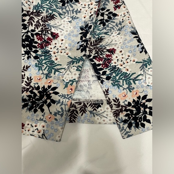 LOFT Pencil Skirt floral pattern‎ - Picture 8 of 12